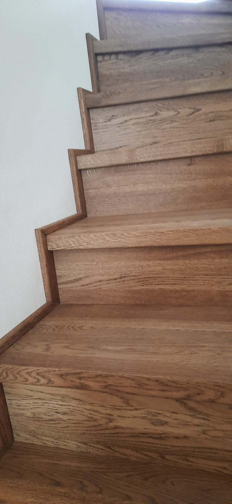 Detail nároží stupňů